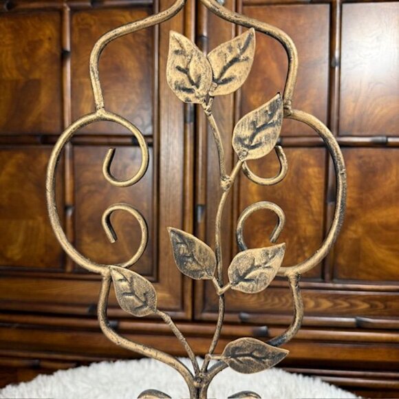 NWOT Baroque Leaf Metal Antiqued Bronze Finished Candle Holder - Picture 8 of 12